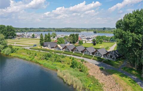 Nice home in Kerkdriel with Wi-Fi