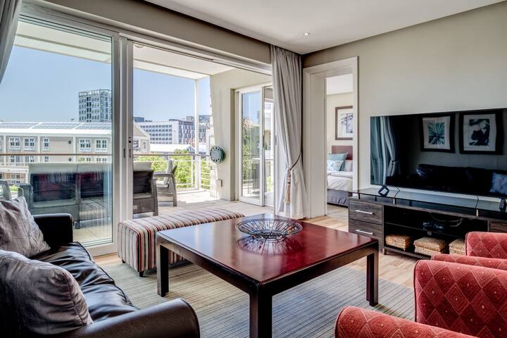 Simplistic Elegance at Altmore 203 gallery image 5