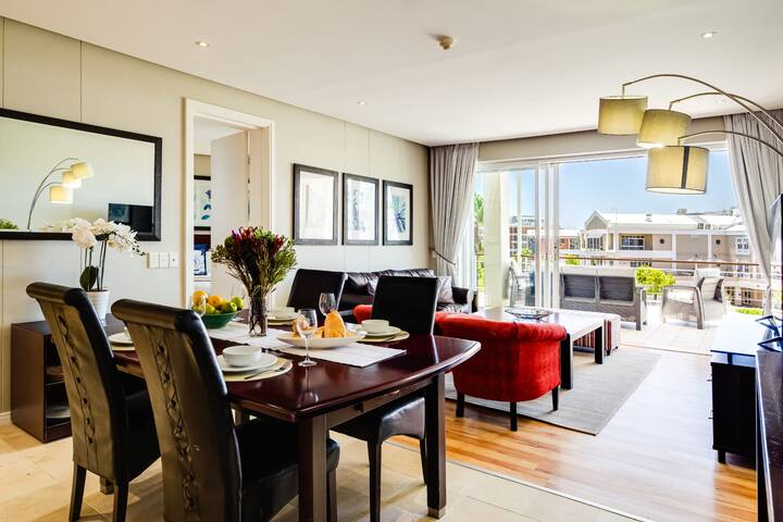 Simplistic Elegance at Altmore 203 gallery image 2