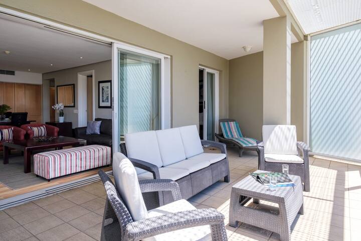 Simplistic Elegance at Altmore 203 gallery image 4