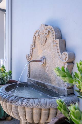 Elegant Charm Retreat Central Treasure gallery image 4