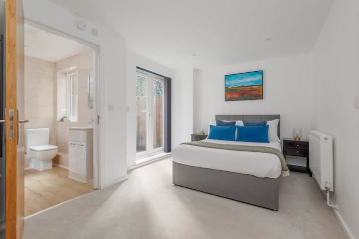 Easy Access To Town & Beaches With Secure Parking - Sandbanks