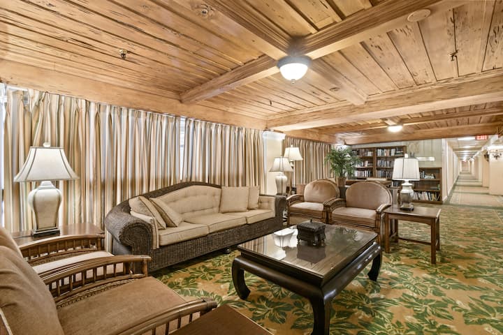 Fifa By Train Pool/stepstobeach/dining/retreat 2br - Palm Beach, FL