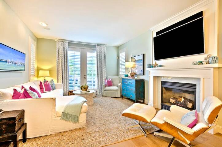 Walk to Beach/Roof Top Deck/A/C gallery image 2