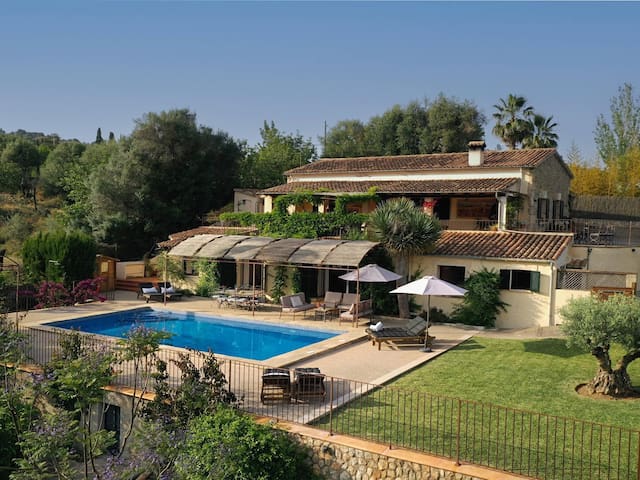 La Coma – 5 bedroom villa with private pool, table tennis, BBQ.