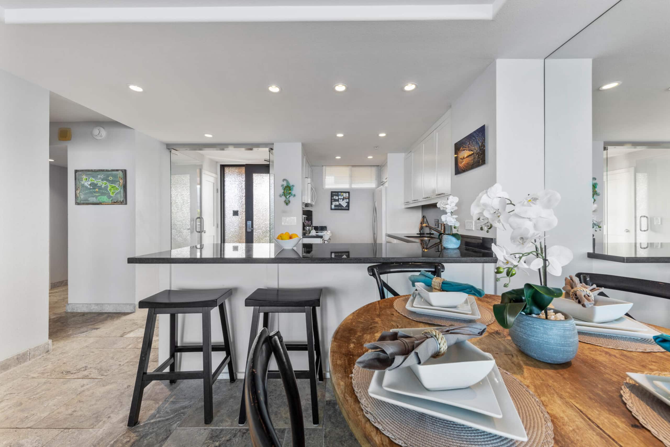 Condo in Lahaina · ★4.83 · 1 bedroom · 1 bed · 1 bath - Image 9