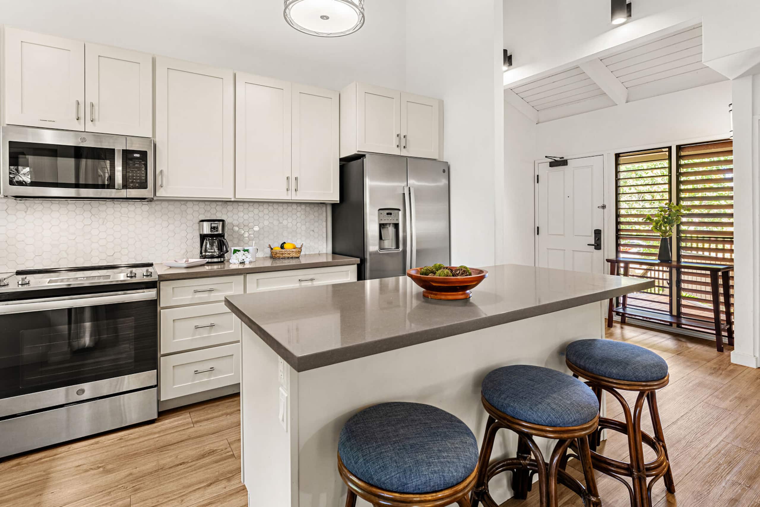 Condo in Kihei · ★4.33 · 2 bedrooms · 3 beds · 2 private baths - Image 12