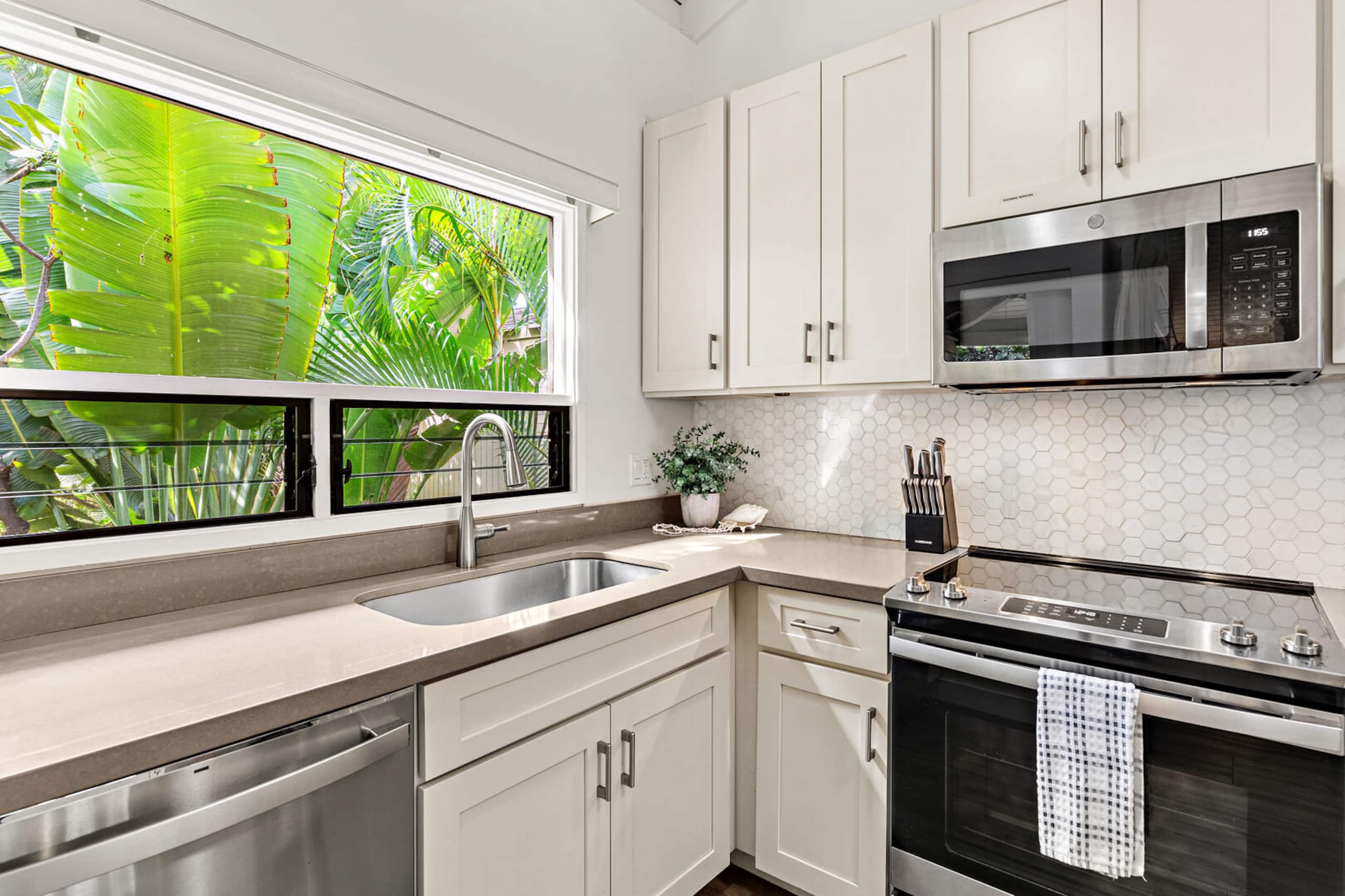 Condo in Kihei · ★4.33 · 2 bedrooms · 3 beds · 2 private baths - Image 14
