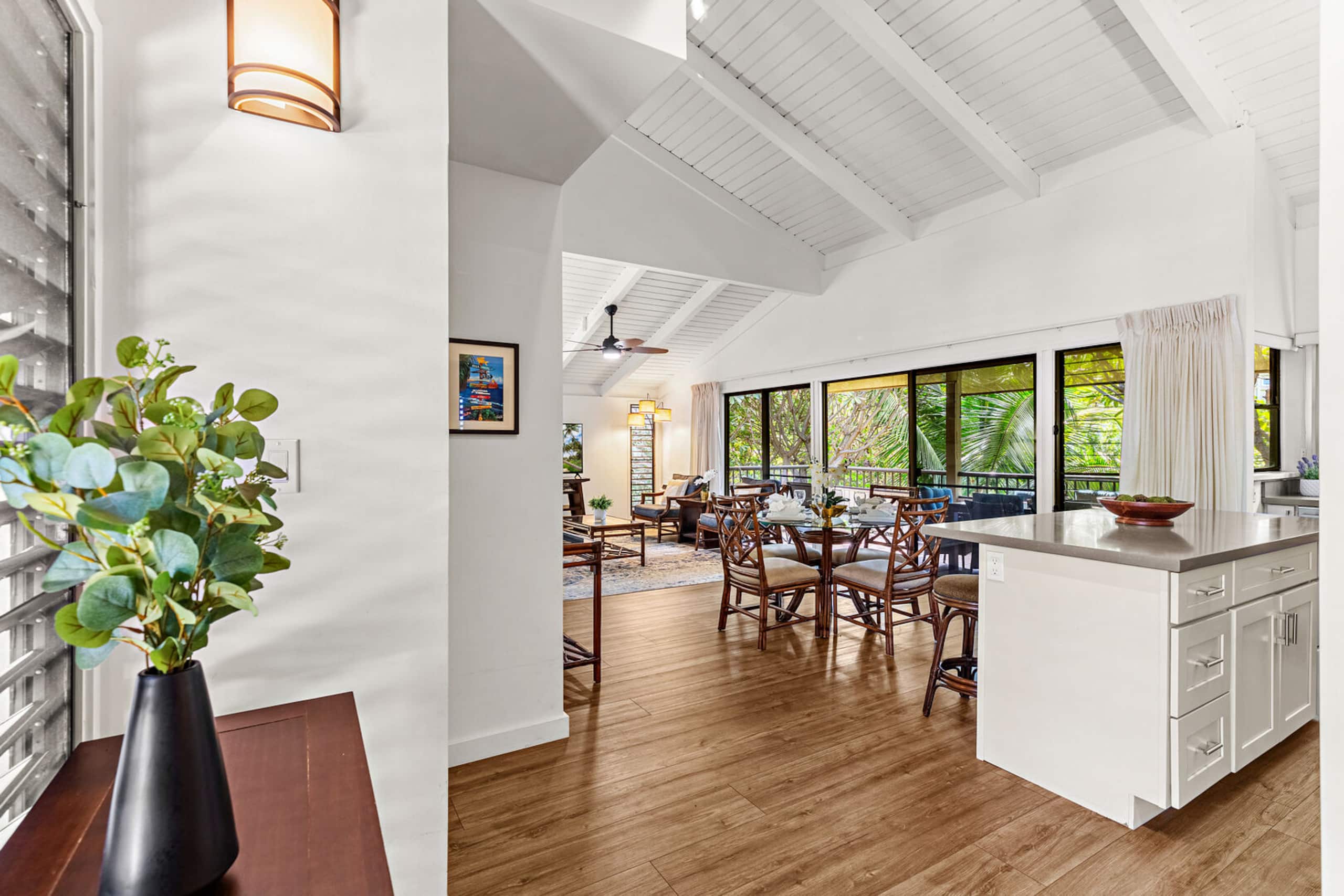 Condo in Kihei · ★4.33 · 2 bedrooms · 3 beds · 2 private baths - Image 16