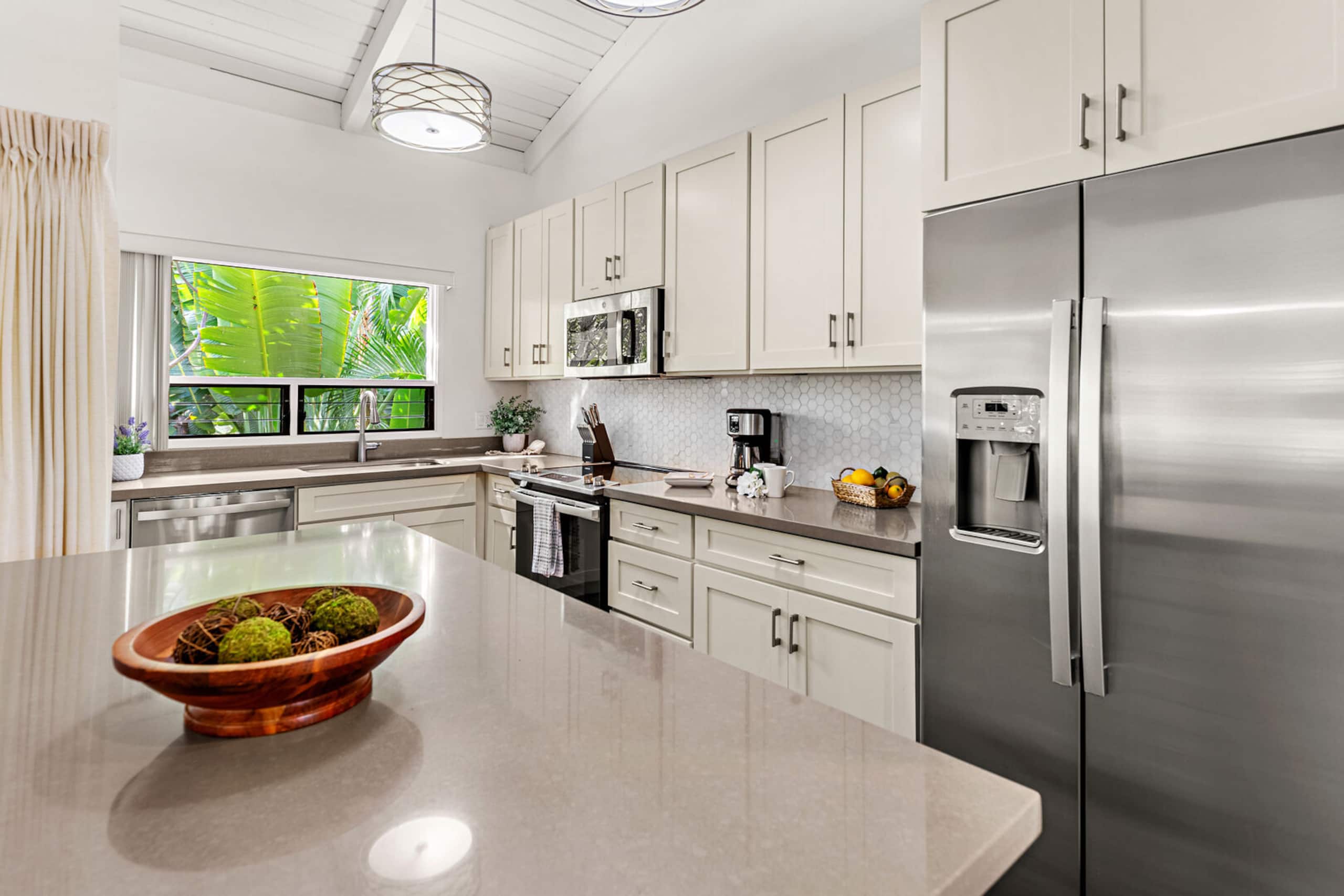 Condo in Kihei · ★4.33 · 2 bedrooms · 3 beds · 2 private baths - Image 13