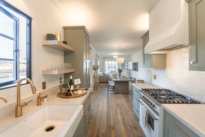 3917 Casa Blanca-Updated Bungalow with Bonus Room gallery image 3