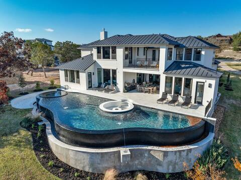 'Lone Star Luxe'- Luxury Getaway -Heated Pool!