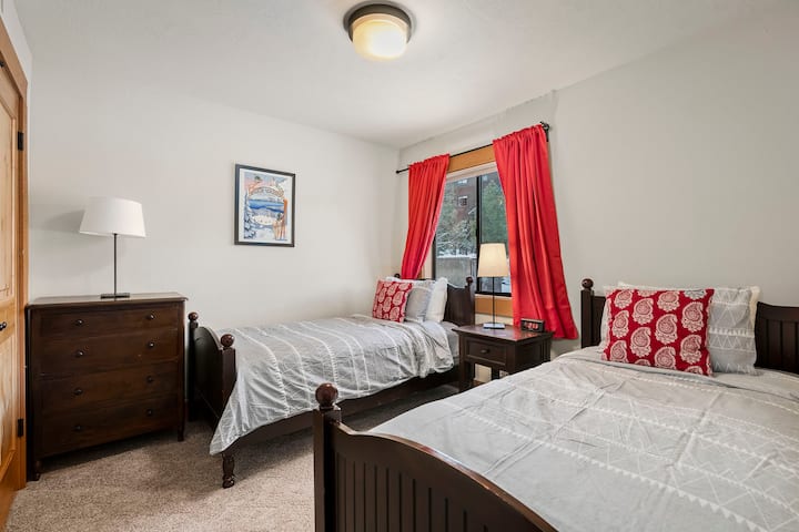 Двокреветна соба во Creekside Getaway во Northstar