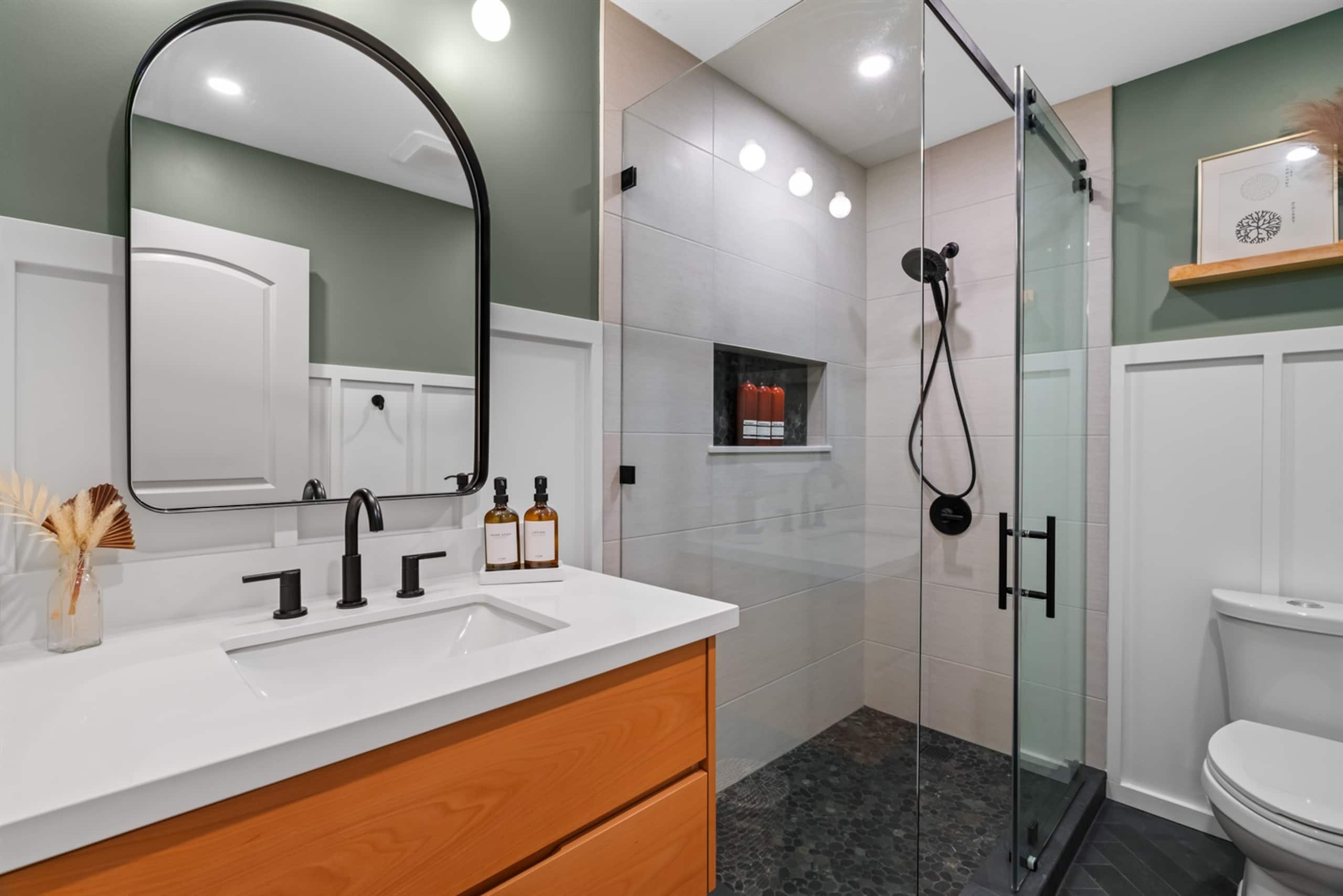Home in Princeville · ★4.96 · 4 bedrooms · 5 beds · 3.5 private baths - Image 18