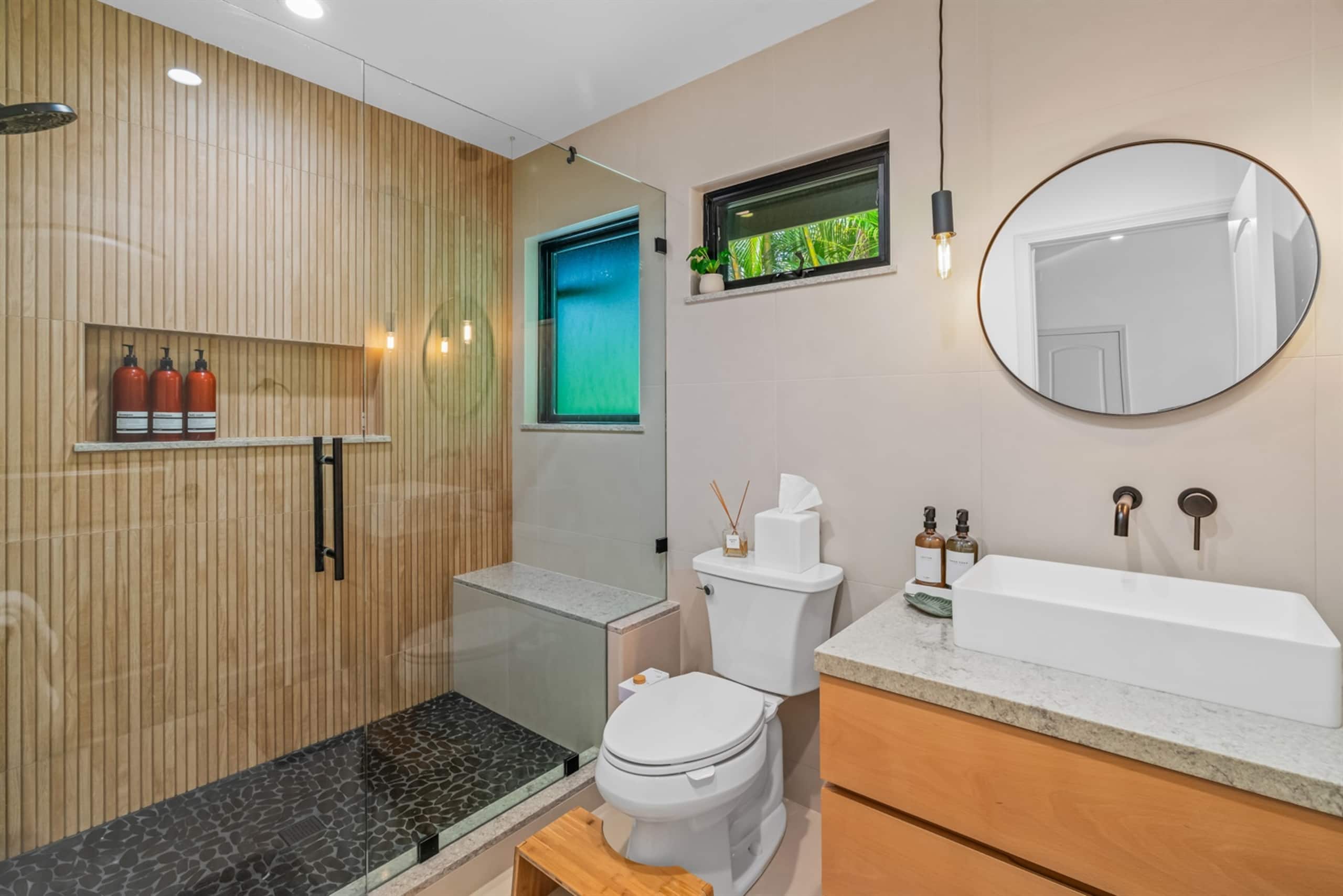 Home in Princeville · ★4.96 · 4 bedrooms · 5 beds · 3.5 private baths - Image 17