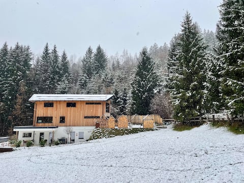 Top performing Airbnb: Modern - Forest - SelfCheckIn - parking - relax in Mühlau