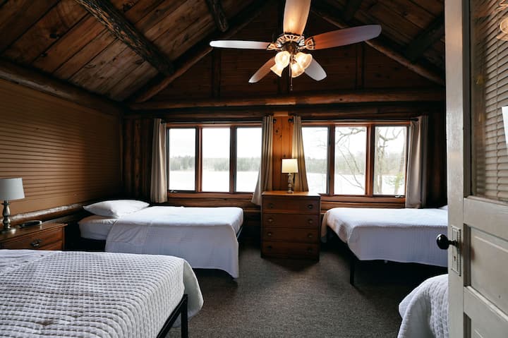 Spavaća soba 3 nalazi se uz dnevni boravak