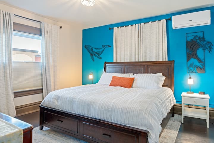 Large Main Bedroom With King Bed, Walk-in Closet and Crib
