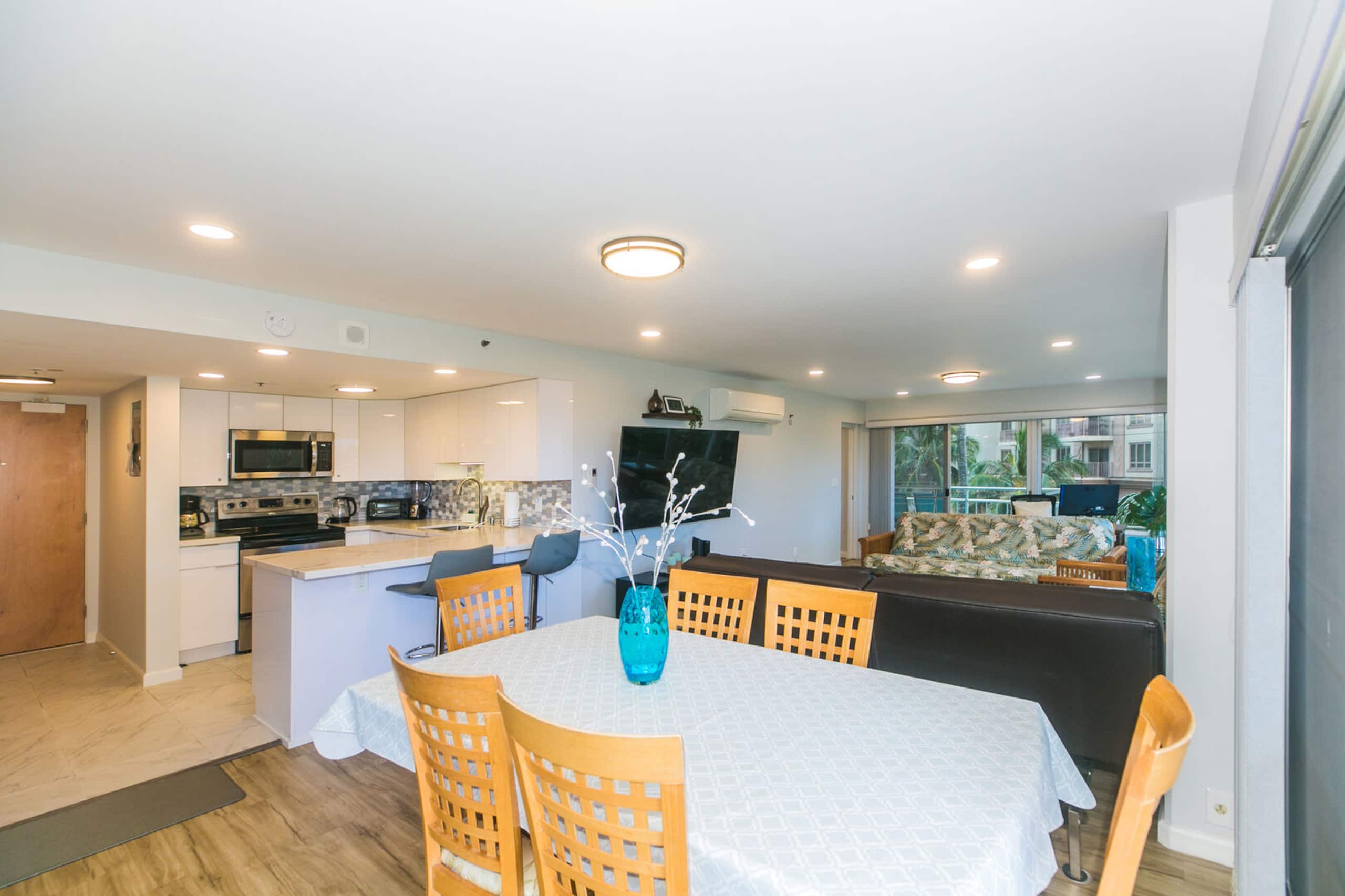 Condo in Honolulu · ★5.0 · 2 bedrooms · 3 beds · 2 private baths - Image 4