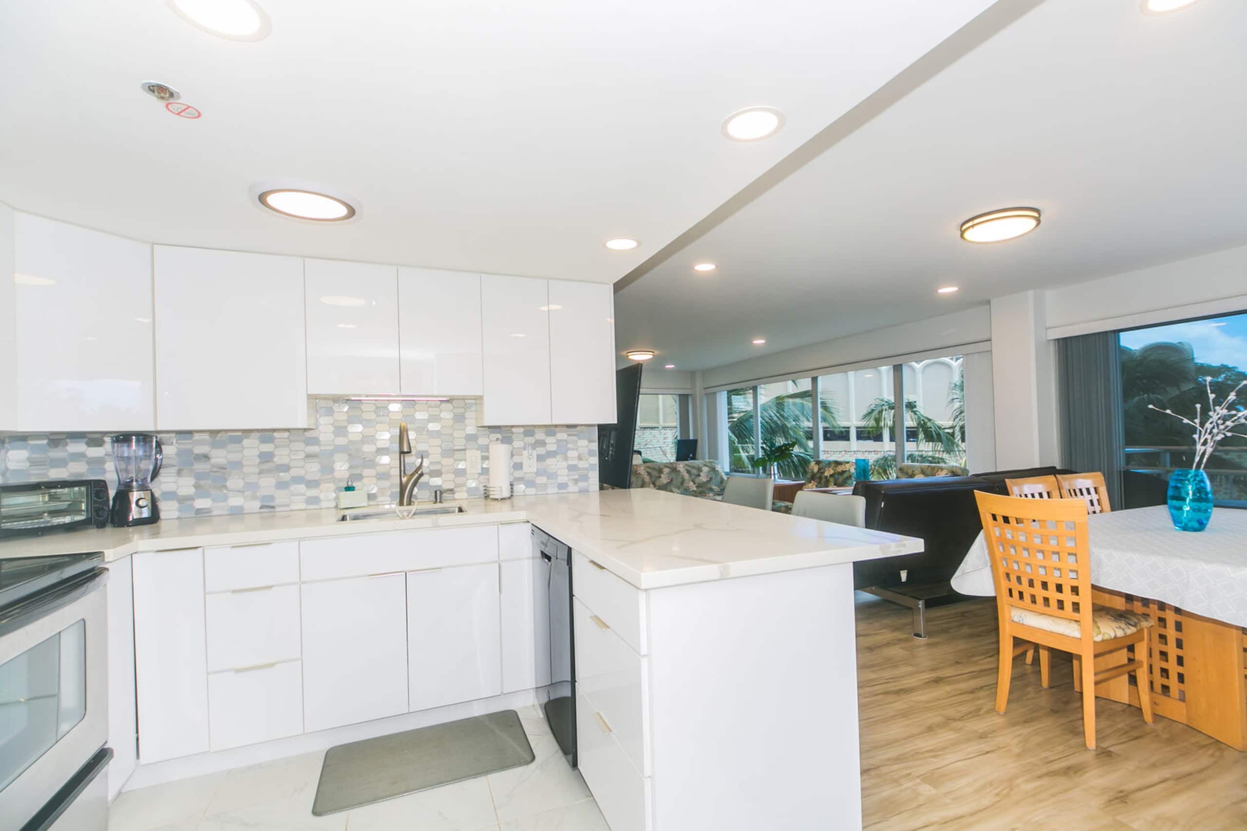 Condo in Honolulu · ★5.0 · 2 bedrooms · 3 beds · 2 private baths - Image 7