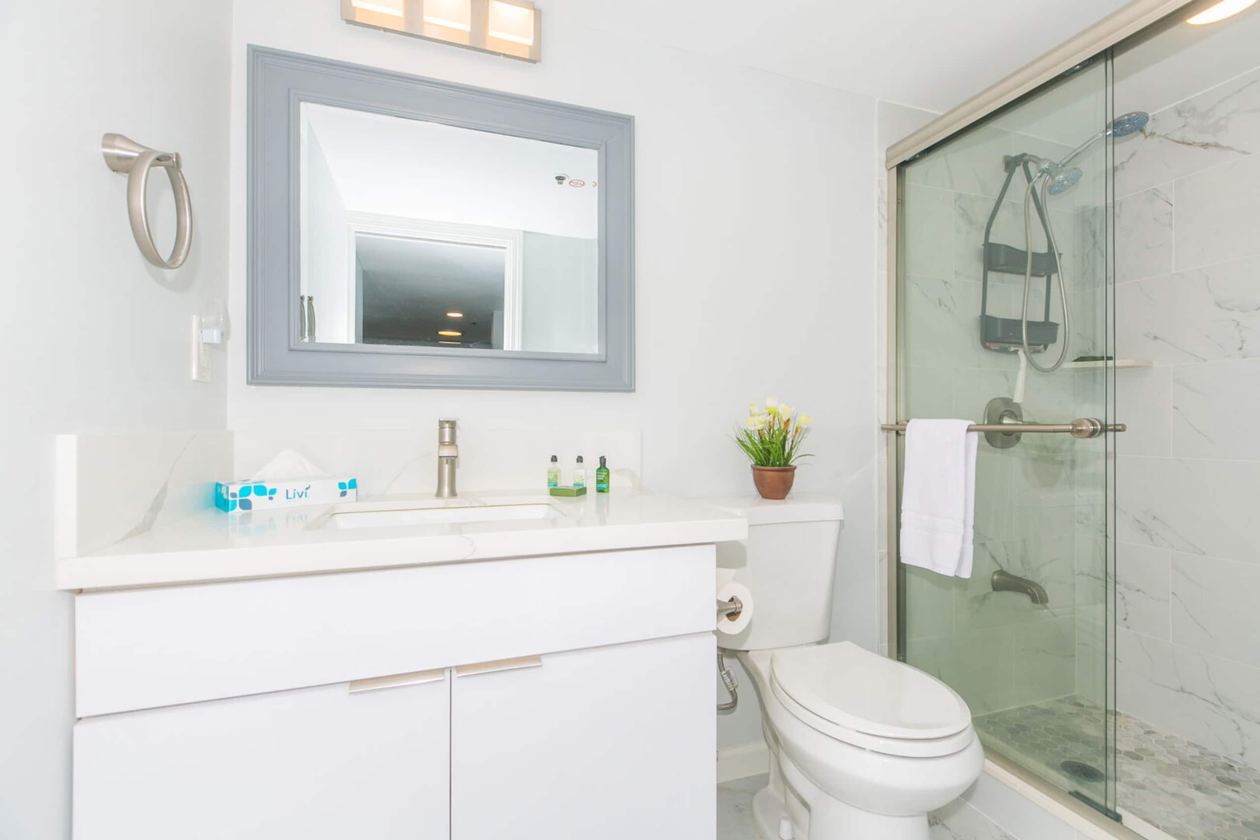 Condo in Honolulu · ★5.0 · 2 bedrooms · 3 beds · 2 private baths - Image 14