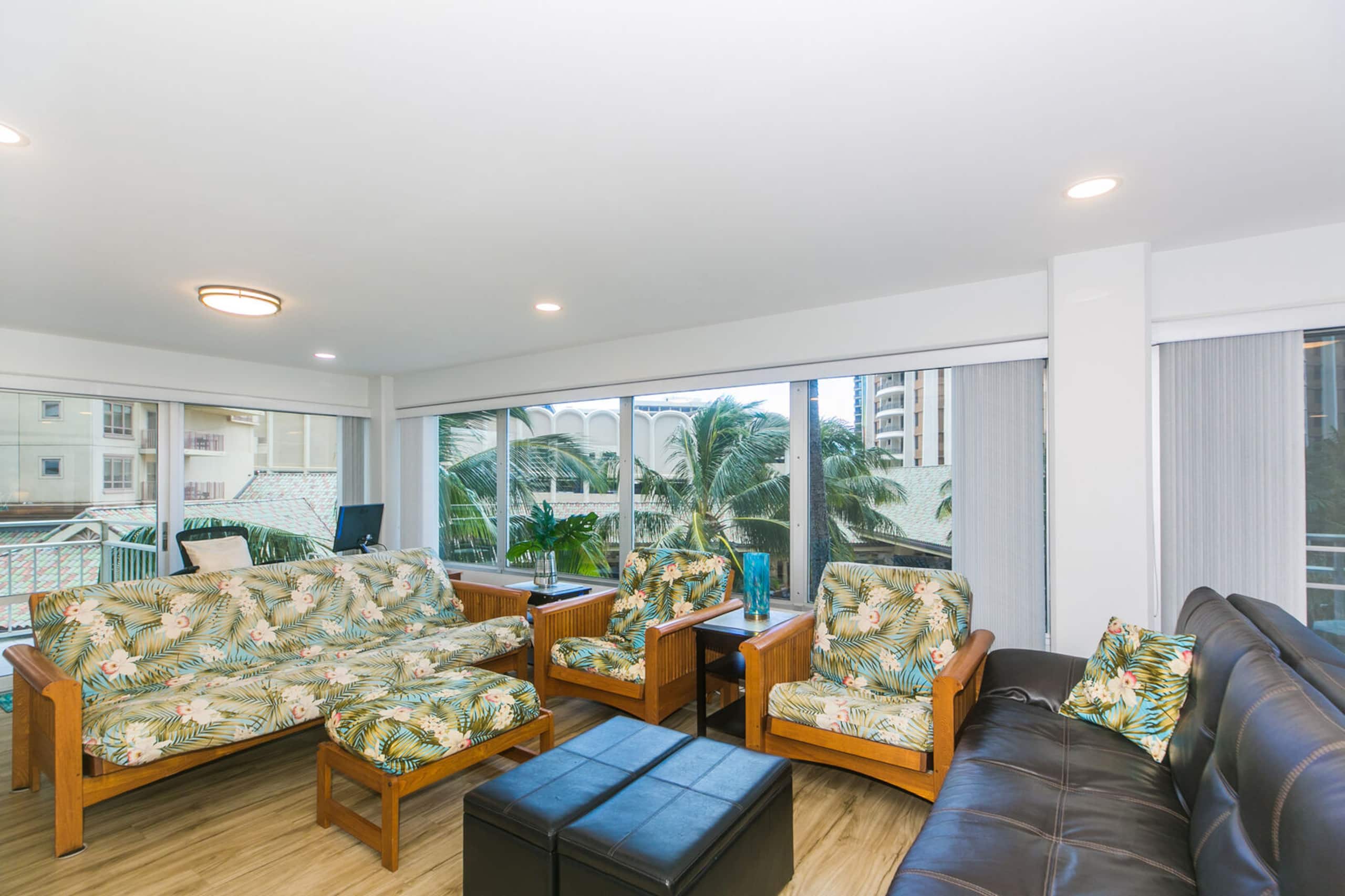 Condo in Honolulu · ★5.0 · 2 bedrooms · 3 beds · 2 private baths - Image 1