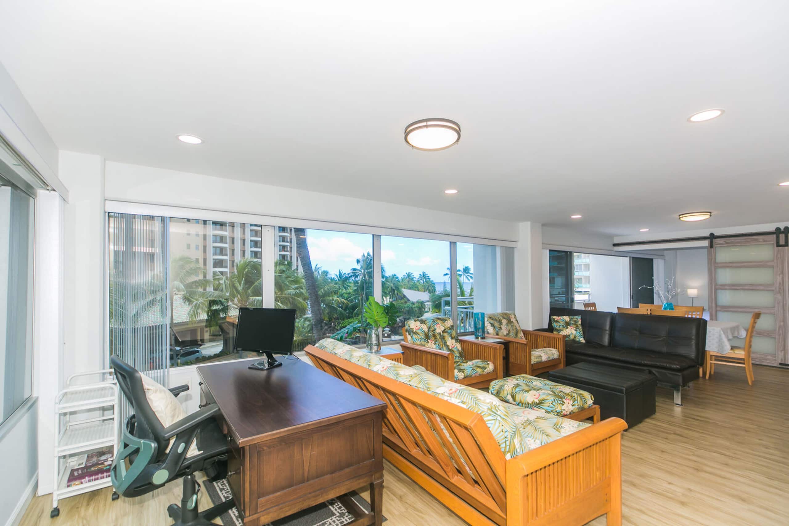 Condo in Honolulu · ★5.0 · 2 bedrooms · 3 beds · 2 private baths - Image 3