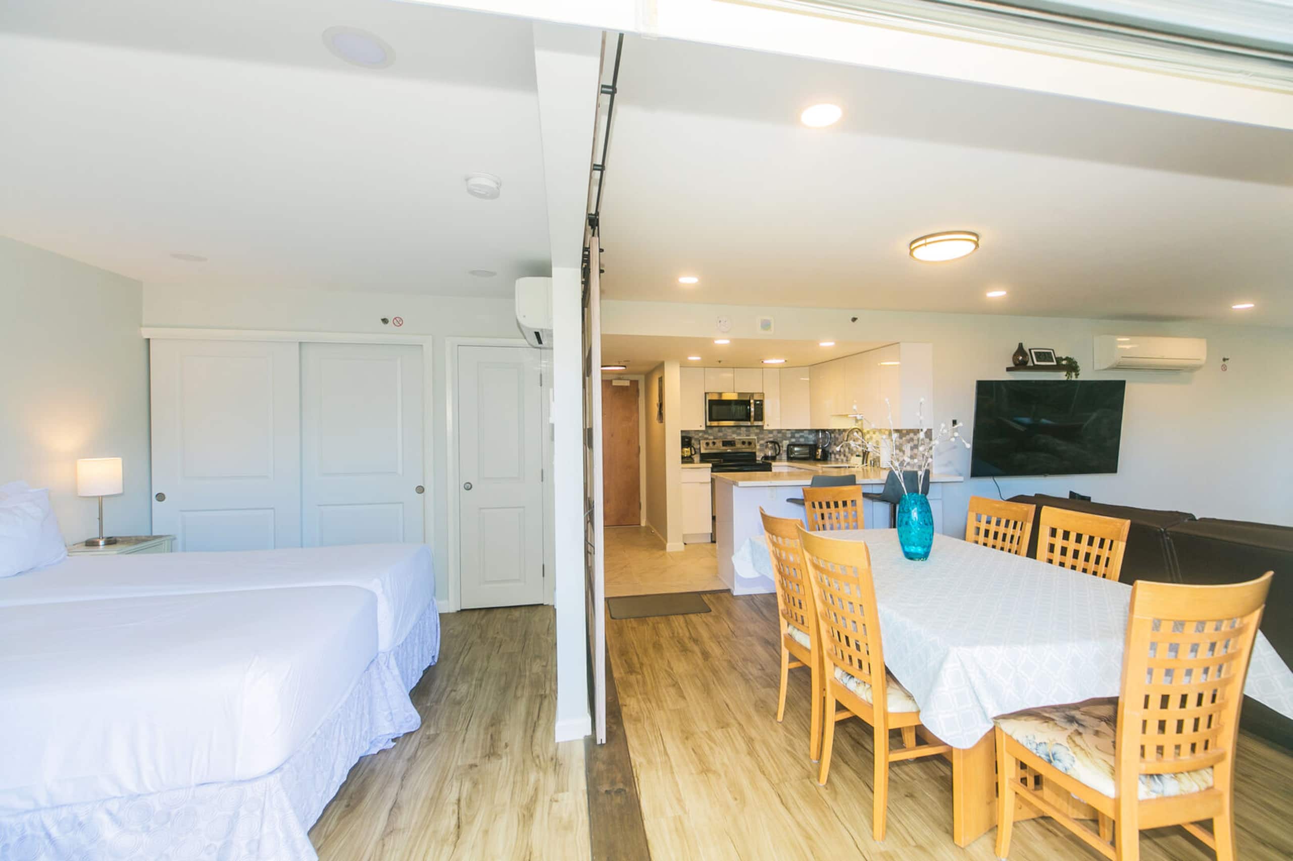 Condo in Honolulu · ★5.0 · 2 bedrooms · 3 beds · 2 private baths - Image 9