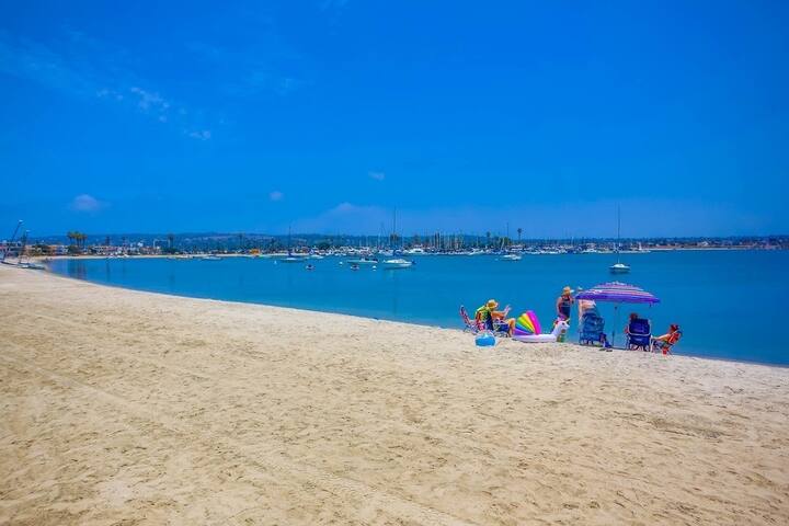 2 Townhouses! Ground Level Patio + Deck gallery image 4