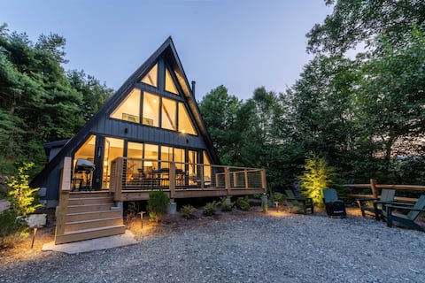 Cozy A-Frame Cabin - In-Deck Hot Tub - near Boone