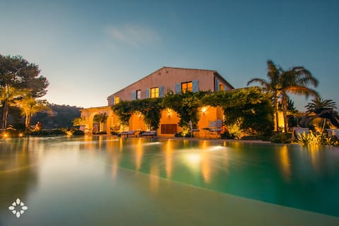 Popular Airbnb listing: Villa Monserrat by Abahana Luxe in Benissa