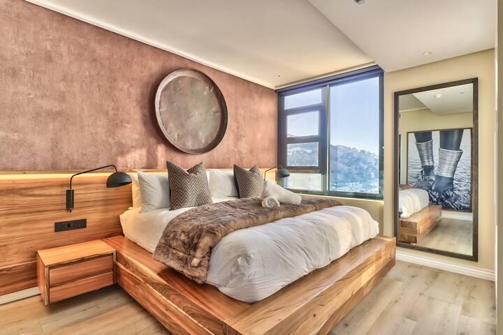 2 Bed Condo with Ocean Views & Pool Deck gallery image 3