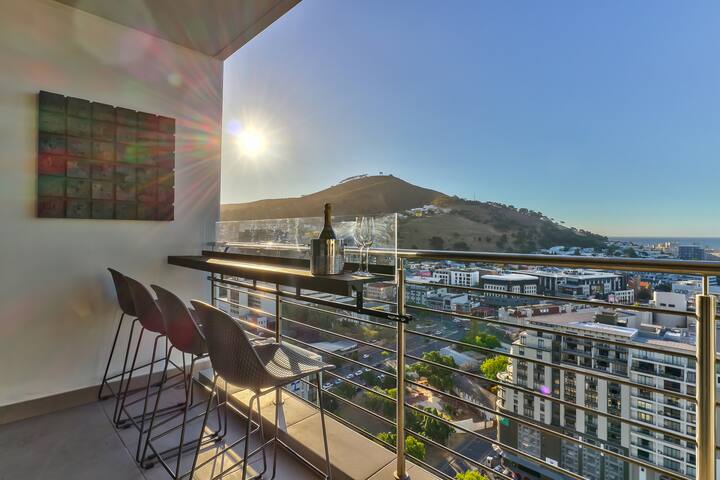 2 Bed Condo with Ocean Views & Pool Deck gallery image 4