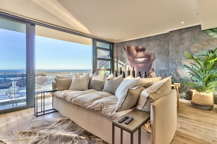 2 Bed Condo with Ocean Views & Pool Deck