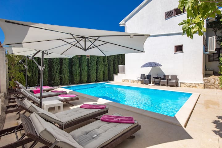 Family House Rose With Pool - By Happy Rentals - Krk