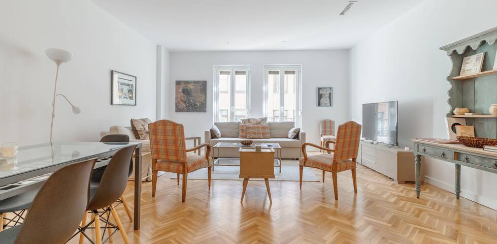 Spacious & Central-3Bedrooms 3Bathrooms-Sol gallery image 5