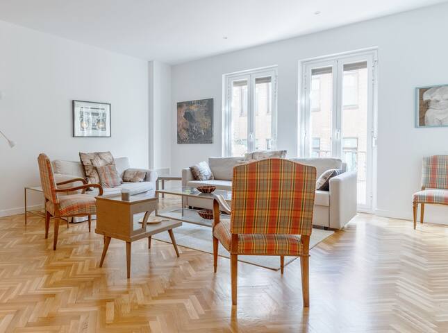 Spacious & Central-3Bedrooms 3Bathrooms-Sol gallery image 4