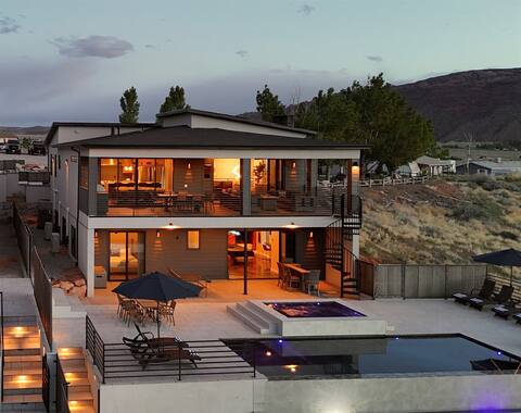 New Exclusive Retreats Desert Vista Heated Pool