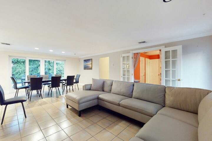 4BR beach retreat w/ private pool & spacious patio gallery image 3