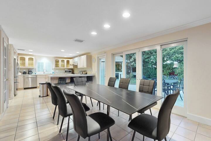 4BR beach retreat w/ private pool & spacious patio gallery image 4