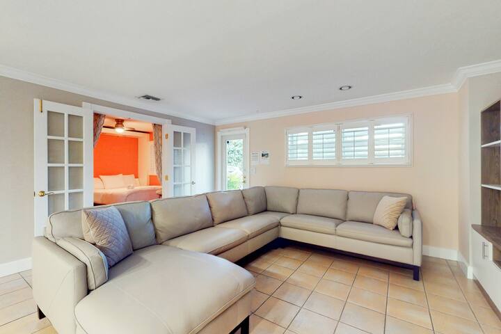 4BR beach retreat w/ private pool & spacious patio gallery image 5