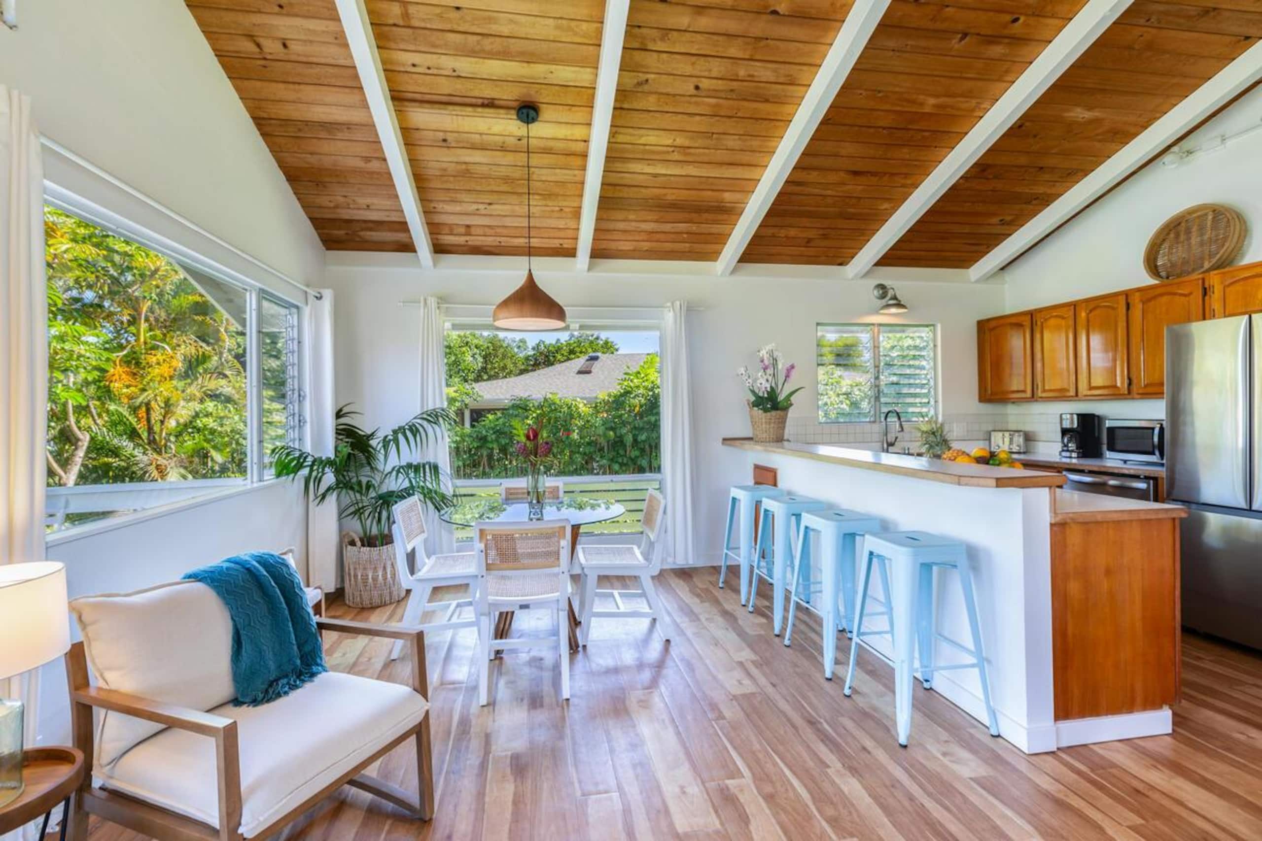 Home in Hanalei · ★4.72 · 2 bedrooms · 3 beds · 1 bath - Image 11