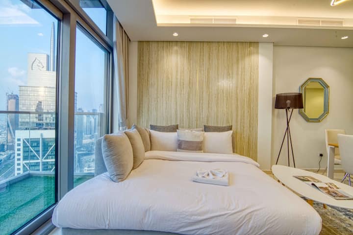 Obývací priestor : Rozkladacia pohovka môže byť vhodná pre dve osoby 