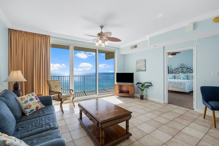 Beachfront Condo W/ Lagoon Pool & Resort Amenities - Panama City Beach, FL
