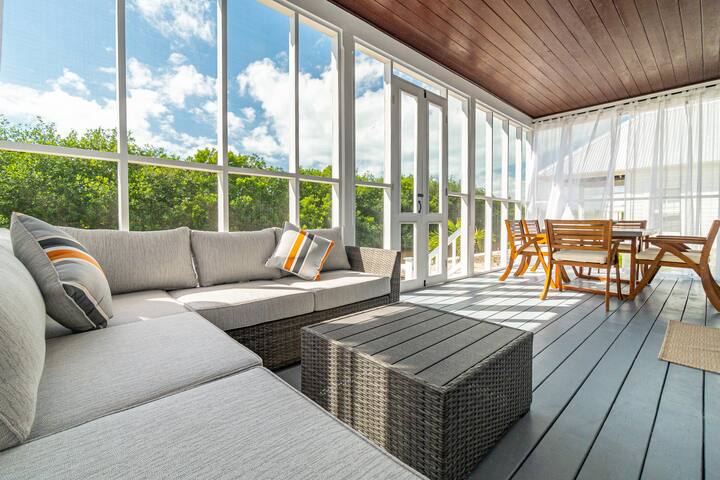 Paradise Shores + The Pool Club at Mahogany Bay gallery image 3