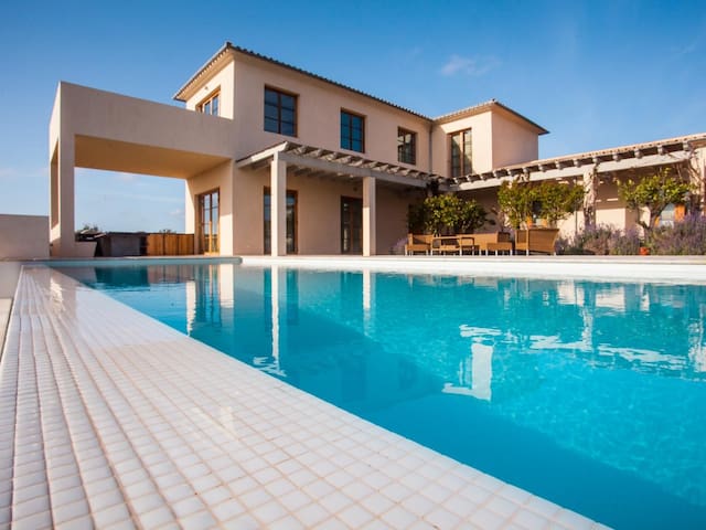 Villa Salamandra with pool for 10 people, Santanyi