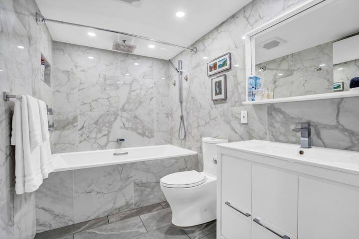 Paradise City – Skyline Hot Tub gallery image 5