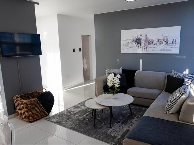 St Tropez 101 Beachfront Apartment gallery image 4