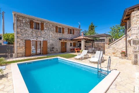Top Airbnb: Villa Zinnia by Briskva in Baderna Mompaderno