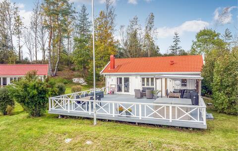 Pet friendly home in Uddevalla with jacuzzi